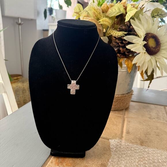 Silpada 925 Sterling Silver Hammered Cross Pendant & Necklace - Picture 3 of 9